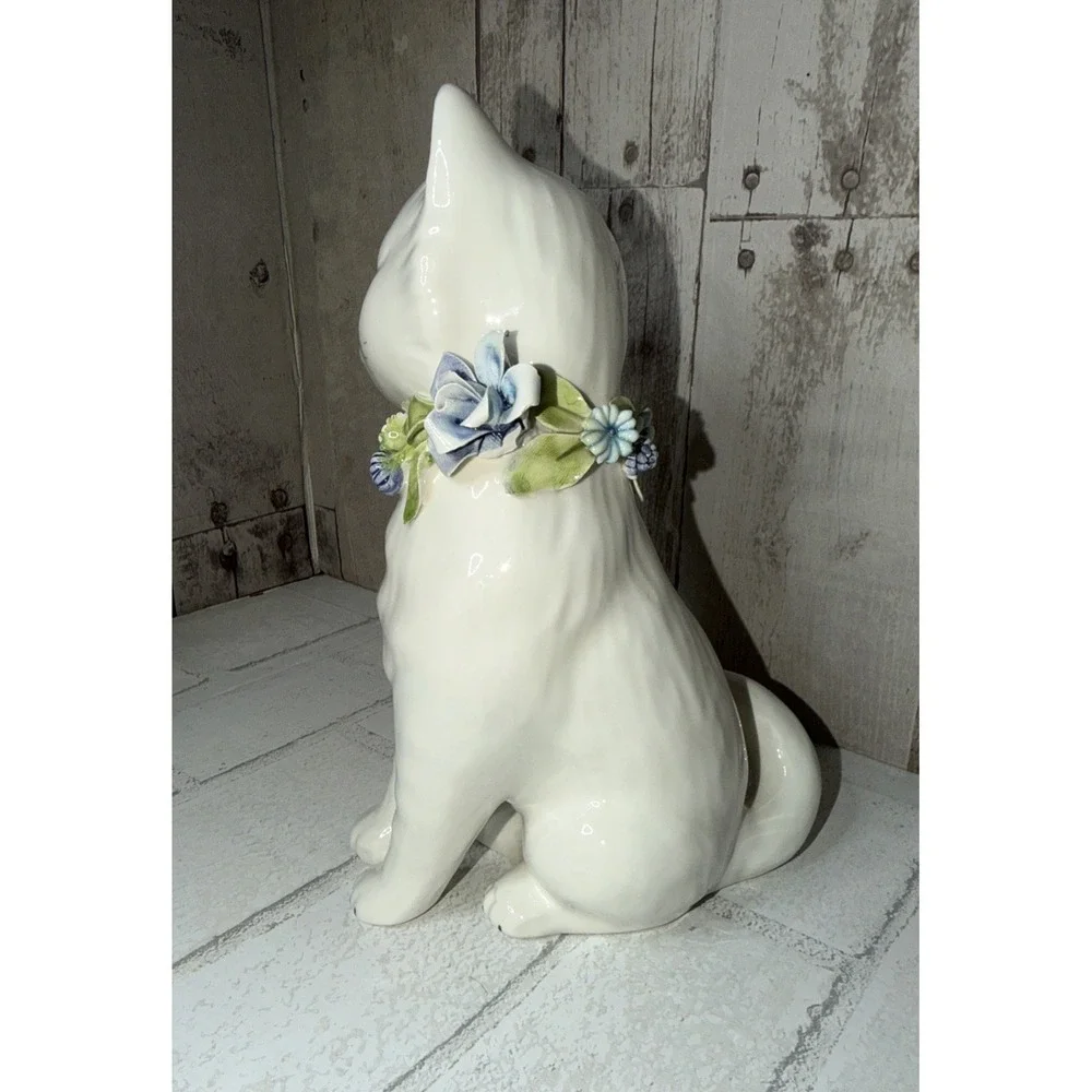 Vintage White Cat Statue‎ Figurine w/ Floral Collar Necklace Made In Italy